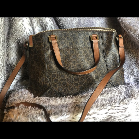 Calvin Klein Medium Tote with strap - Picture 2 of 3